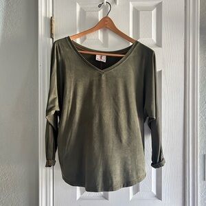 SOFT! V-Neck Long Sleeve Top